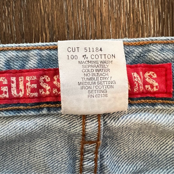 Vintage GUESS Light Wash Embroidered Distressed Women’s Jeans Sz 32 Made In USA - Picture 12 of 15